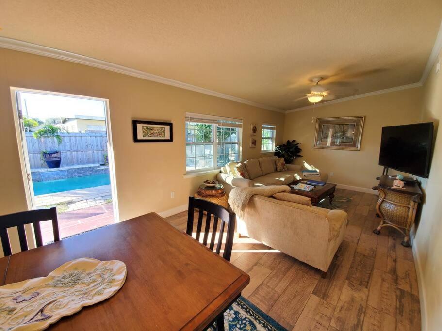 Bahamian Cottage - Heated Pool Walk To The Beach ココアビーチ エクステリア 写真