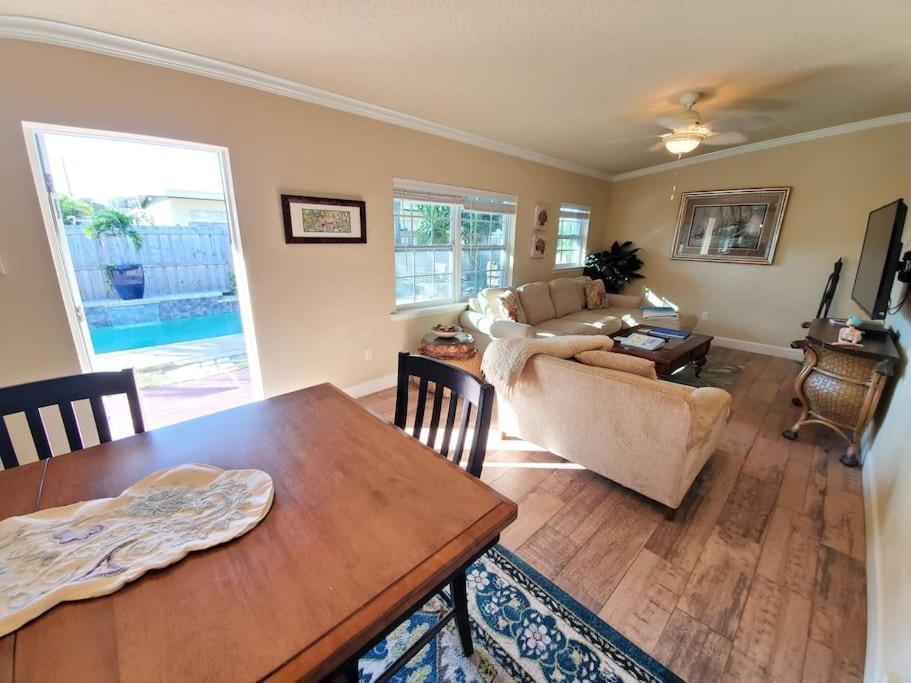 Bahamian Cottage - Heated Pool Walk To The Beach ココアビーチ エクステリア 写真