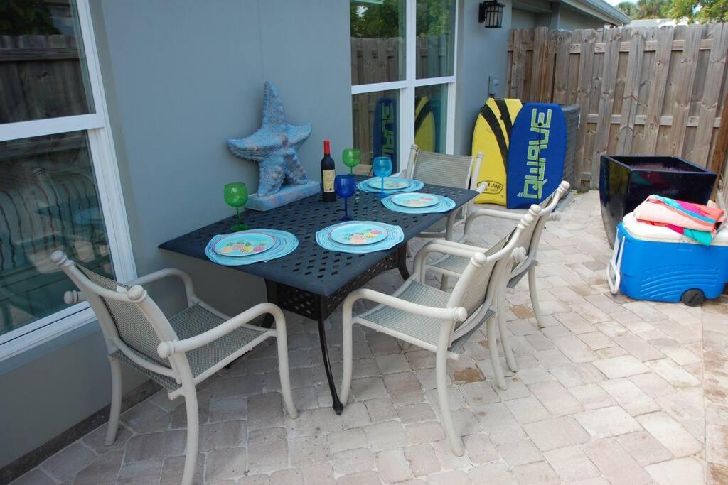 Bahamian Cottage - Heated Pool Walk To The Beach ココアビーチ エクステリア 写真